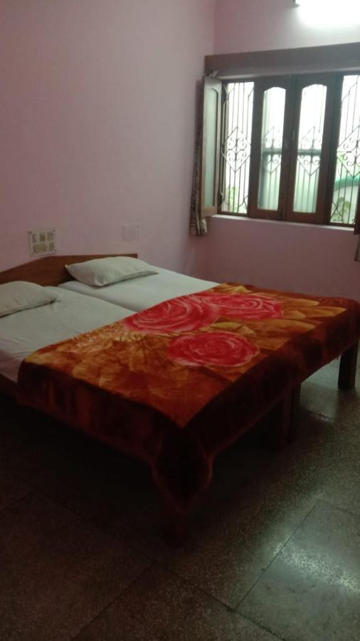 קג'ורהו Hotel Yogi Lodge מראה חיצוני תמונה
