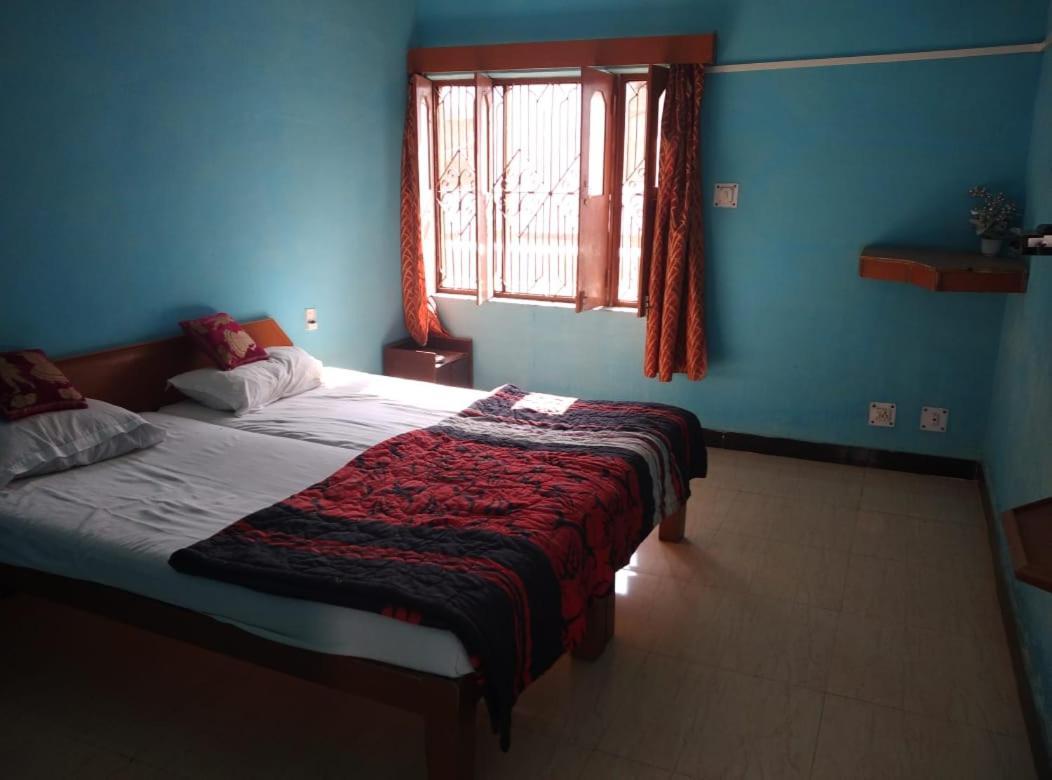 קג'ורהו Hotel Yogi Lodge מראה חיצוני תמונה