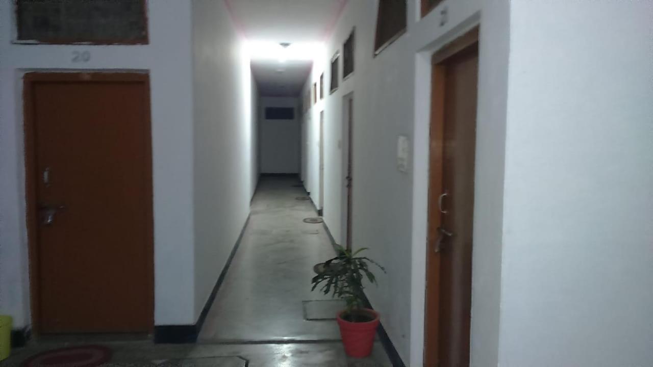 קג'ורהו Hotel Yogi Lodge מראה חיצוני תמונה