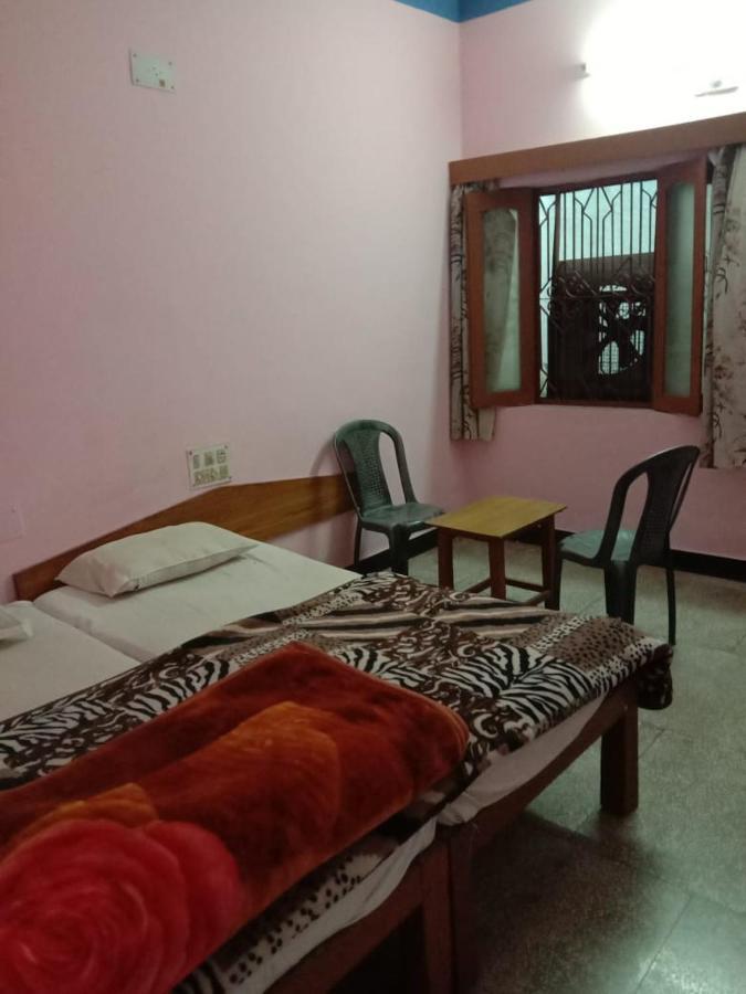 קג'ורהו Hotel Yogi Lodge מראה חיצוני תמונה
