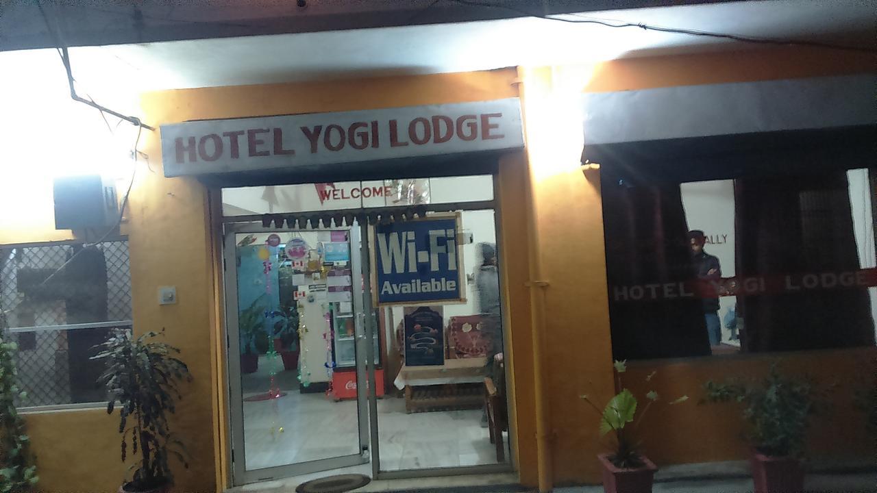 קג'ורהו Hotel Yogi Lodge מראה חיצוני תמונה