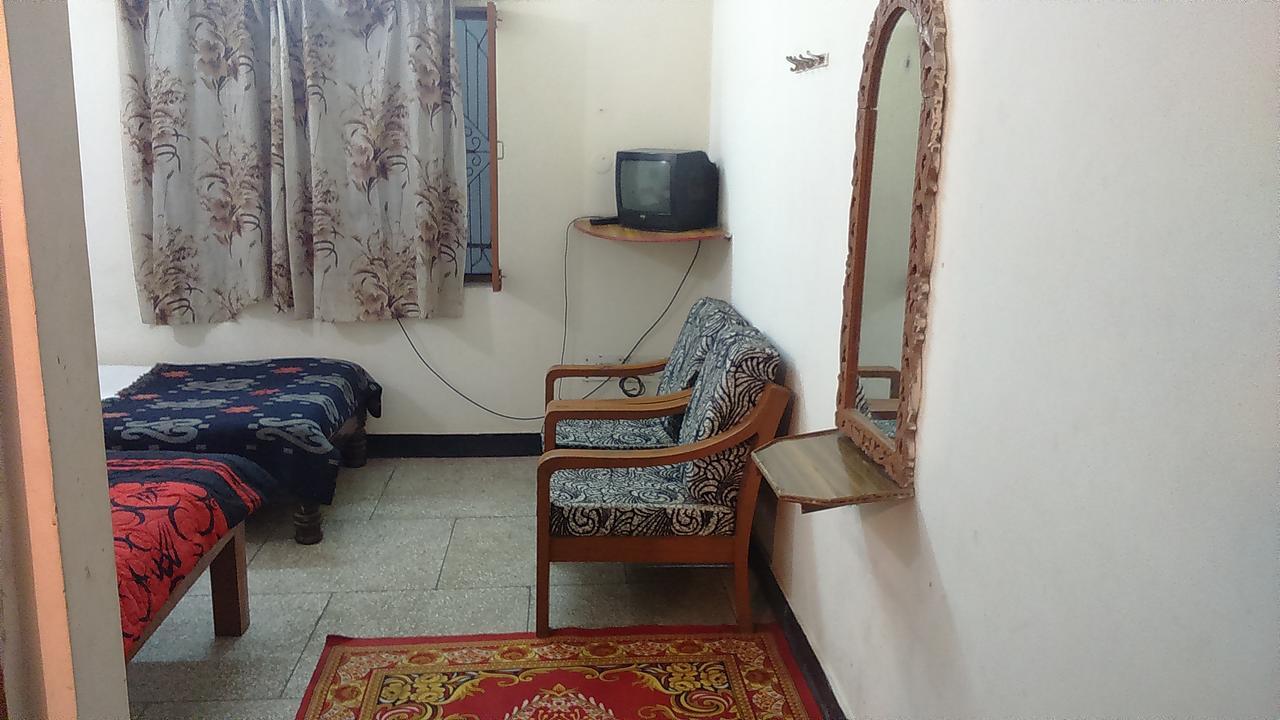 קג'ורהו Hotel Yogi Lodge מראה חיצוני תמונה