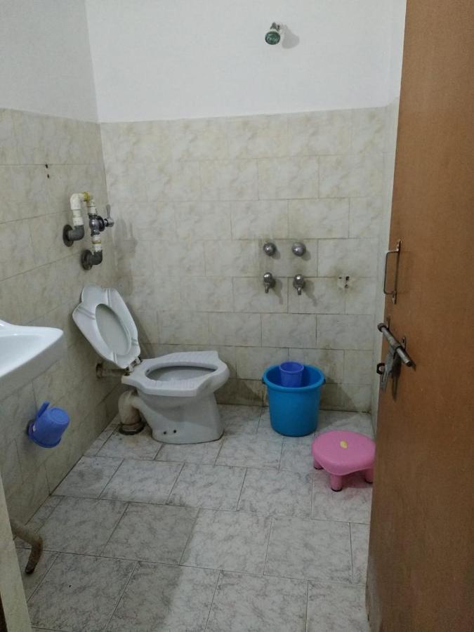 קג'ורהו Hotel Yogi Lodge מראה חיצוני תמונה