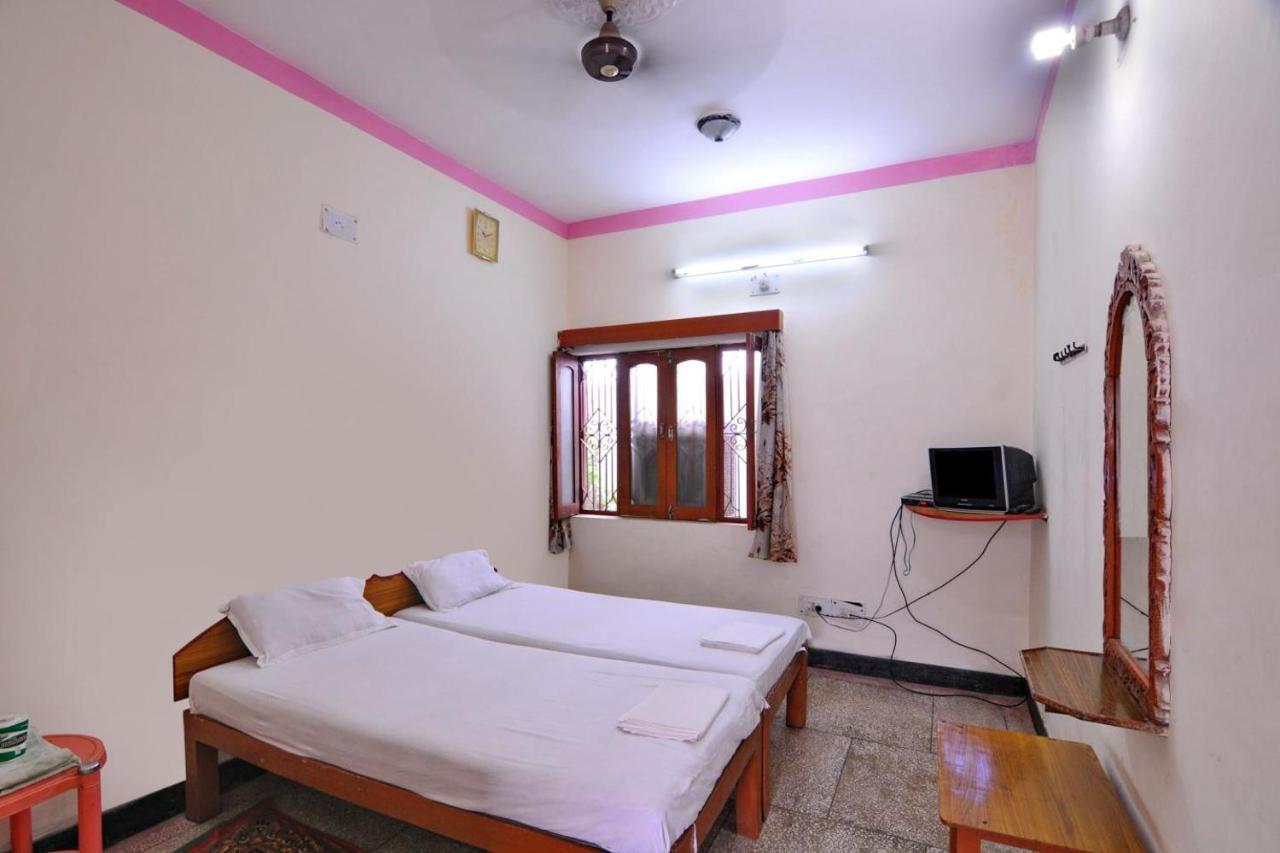 קג'ורהו Hotel Yogi Lodge מראה חיצוני תמונה