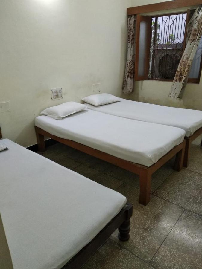 קג'ורהו Hotel Yogi Lodge מראה חיצוני תמונה