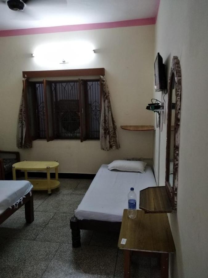 קג'ורהו Hotel Yogi Lodge מראה חיצוני תמונה